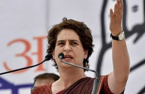 प्रियंका का दावा- महिलाएं चूल्हे पर खाना बनाने को मजबूर, उज्ज्वला के तहत मिले 90 प्रतिशत सिलेंडर धूल खा रहे