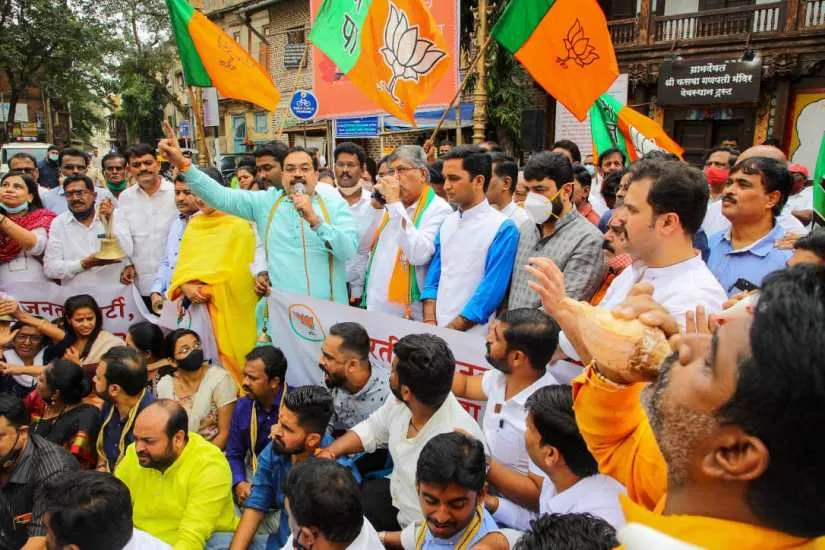 महाराष्ट्र: मंदिरों को फिर से खोलने की मांग को लेकर भाजपा का प्रदर्शन