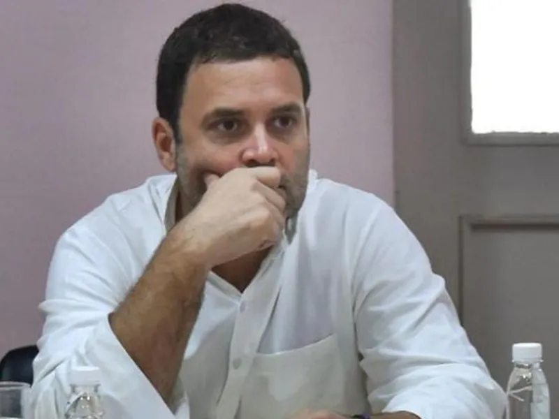 संसद के बाहर सत्र चलाने की तैयारी में विपक्ष, राहुल करेंगे नाश्ते पर चर्चा