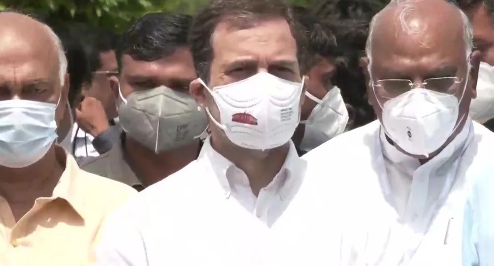 संसद में मचे घमासान को लेकर विपक्ष लामबंद, 11 दलों के नेताओं ने हस्ताक्षर कर जारी किया संयुक्त बयान