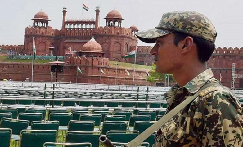 स्वतंत्रता दिवस समारोह: लाल किले पर चाक चौबंद सुरक्षा व्यवस्था, पतंग उड़ाने की भी मनाई
