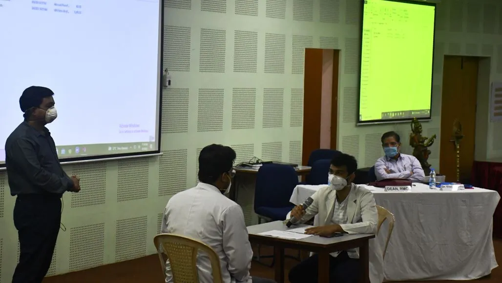 बरेली: नई नियमावली व शिक्षा के तरीकों से प्रशिक्षु चिकित्सकों को किया जागरूक