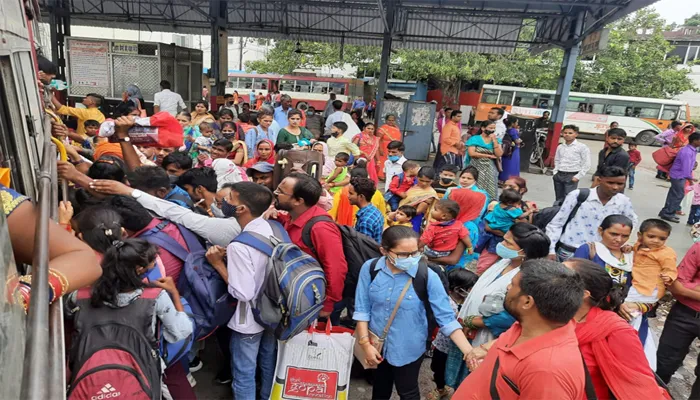 बरेली: अधिकारियों के दावे हवा-हवाई, फ्री रोडवेज यात्रा में महिलाओं को नहीं मिल रहीं बसें