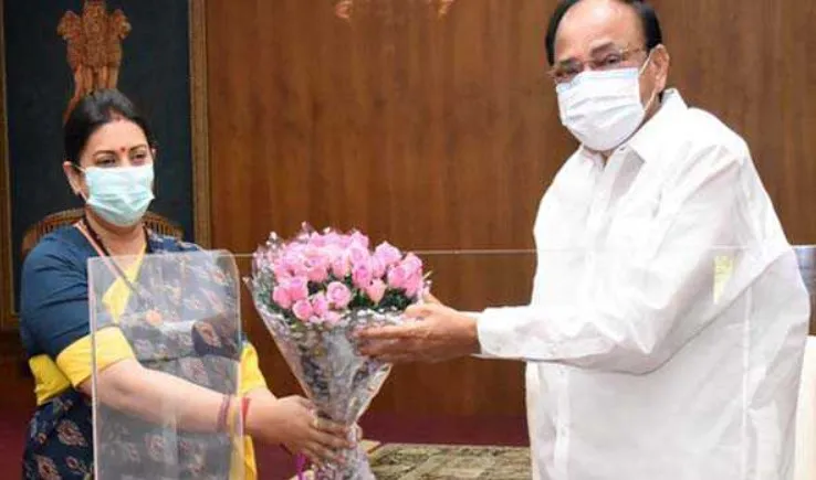 वेंकैया नायडू ने की स्मृति ईरानी से मुलाकात,कहा- अनाथ बच्चों के कल्याण के कानून का प्रभावी कार्यान्वयन जरुरी