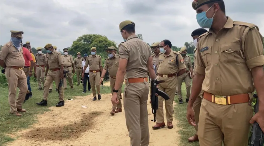 सीतापुर: साइकिल सवार युवक की धारदार हथियार से काट कर की निर्मम हत्या