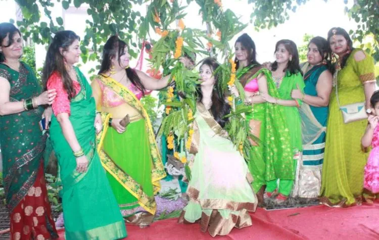 हरियाली तीज के दिन क्यों होती है माता पार्वती-भगवान शिव की पूजा?, जानें शुभ मुहूर्त और व्रत विधि