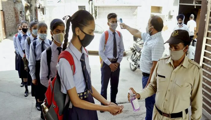 यूपी: इन शर्तों के साथ चार महीने बाद खुले स्कूल