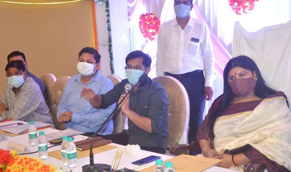 बरेली: उछले मुद्दों के बीच कहासुनी, अधिकारियों से सवाल-जवाब