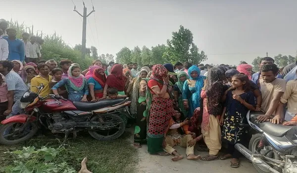 अमरोहा: सड़क पर पड़ा मिला युवक का शव, हत्या की आशंका