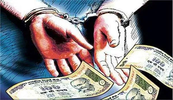 अमरोहा: रिश्वत लेते लेखपाल का वीडियो वायरल, निलंबित