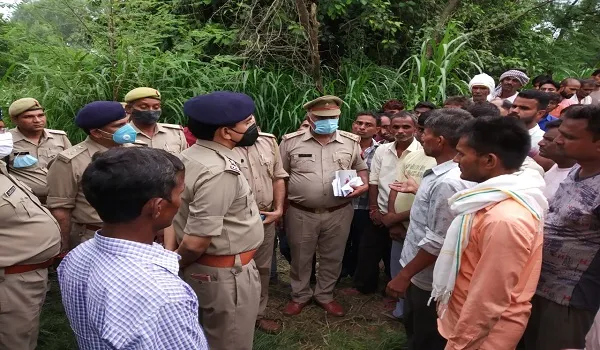 बिजनौर: मायके जाने के लिए घर से निकली महिला का शव खेत में मिला, सनसनी