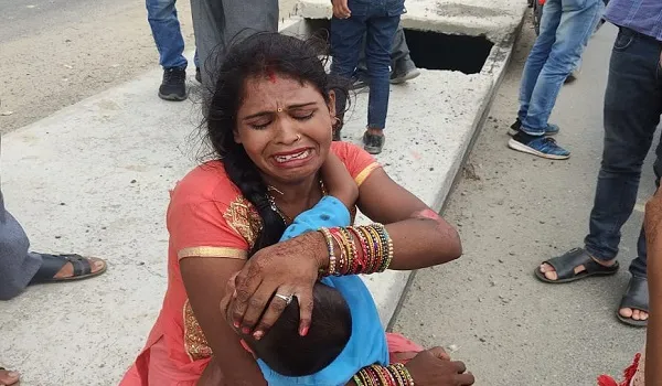 अमरोहा: चलती बाइक पर महिला के उचक्कों ने खींचे कुंडल, एक दबोचा