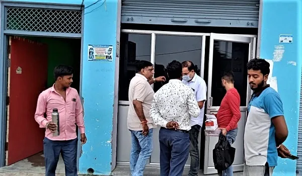 संभल: सरकारी दवा बेचने वाले सहित 5 क्लीनिक सील, स्वास्थ्य विभाग की टीम ने क्लीनिकों पर की छापेमारी