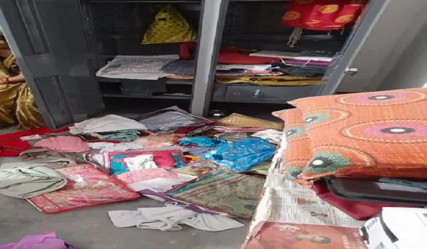 अमरोहा: चोरों ने कूमल लगाकर कर दिया लाखों का सामान साफ