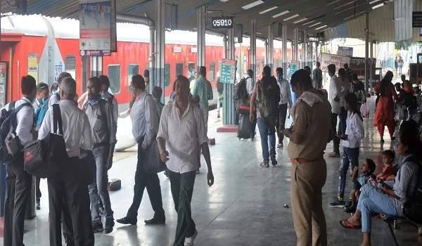 मुरादाबाद: किसान आंदोलन से ट्रेनें लेट, आज तीन एक्सप्रेस निरस्त, कई का रूट बदला