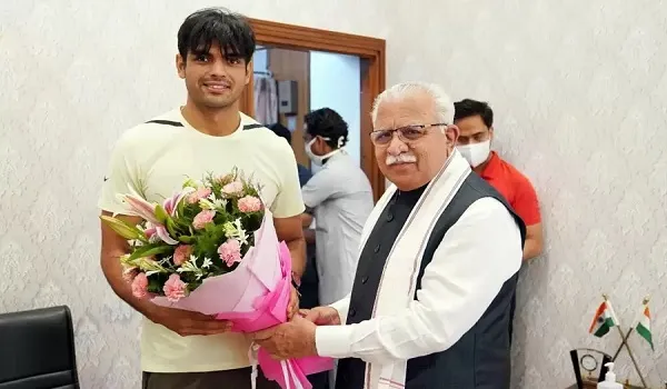 नीरज चोपड़ा से मिले हरियाणा के मुख्यमंत्री मनोहर लाल खट्टर, कहा आप देश की शान हैं