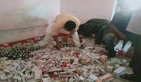 अमरोहा: बिना लाइसेंस चलता मिला मेडिकल स्टोर, एक लाख रुपये की दवाएं बरामद