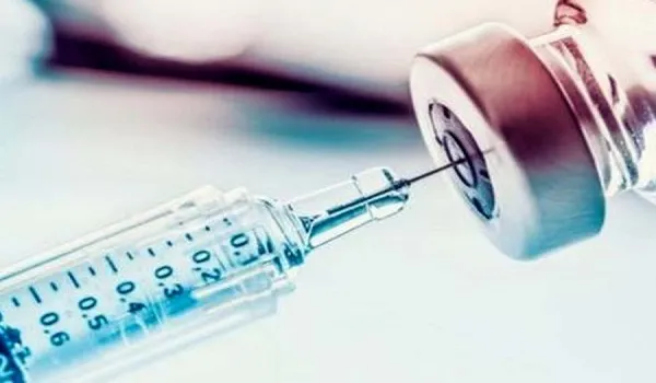 ईरान में टीकाकरण की धीमी गति से भड़क रहा लोगों में गुस्सा