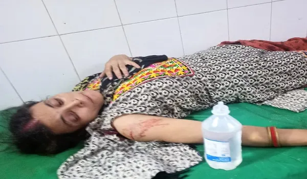 मुरादाबाद: मामूली कहासुनी में शराबी ने तलवार से काटी पत्नी की उंगली,आरोपी फरार