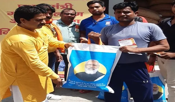 मुरादाबाद: मुफ्त राशन पाकर कार्डधारकों में खुशी, सरकारी राशन की दुकानों पर मनाया जा रहा अन्न महोत्सव