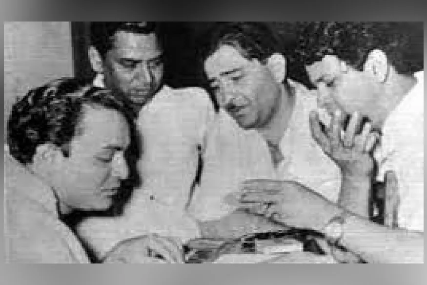 जब राज कपूर के गाने को अधूरा छोड़कर चले गए शैलेंद्र | legendary singer singer shailendra was very close to raj kapoor– News18 Hindi