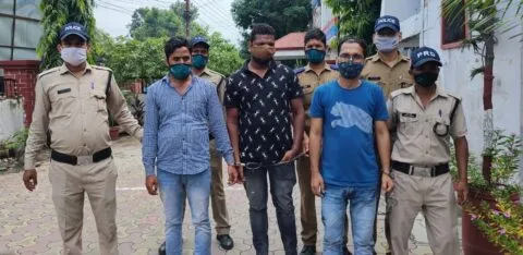 हल्द्वानी: बीमा अधिकारी बनकर लाखों की ठगी करने वाले तीन ठग गिरफ्तार