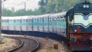 हल्द्वानी: आत्महत्या के इरादे से ट्रेन के आगे लेट गया युवक, पैर कटे