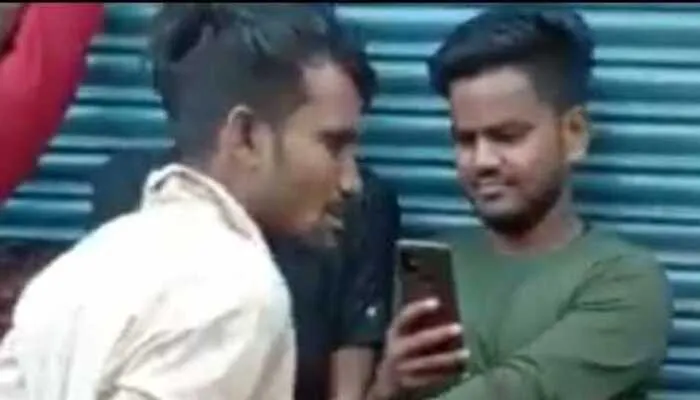 सीतापुर: युवक ने किशोरी के साथ की छेड़छाड़, महिलाओं ने दी ये सजा