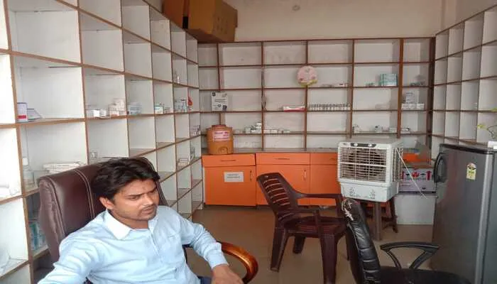 बाराबंकी: प्रधानमंत्री की मंशा पर बट्टा लगा रहा महिला अस्पताल जन औषधि केन्द्र
