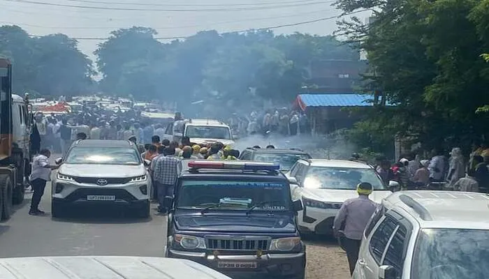 बढ़ा सियासी तापमान, राजा भैया ने शुरू की जनसेवा संकल्प यात्रा