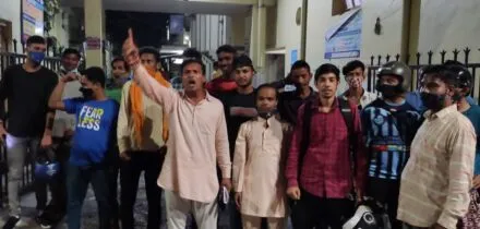 हल्द्वानी: बेस अस्पताल के गेट पर मानवता ने तोड़ा दम