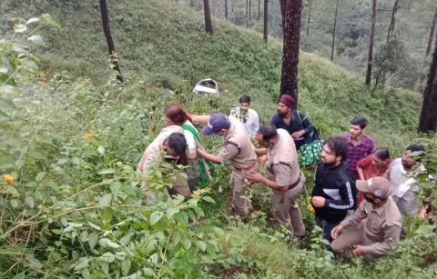 ब्रेकिंग न्यूज़: हरियाणा से नैनीताल घूमने आए पर्यटकों की कार खाई में‍ गिरी