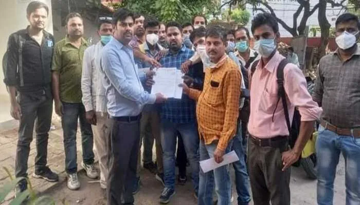 लखनऊ: वेतन बढ़ोतरी को लेकर आउटसोर्सिंग संविदा कर्मचारियों ने की मांग
