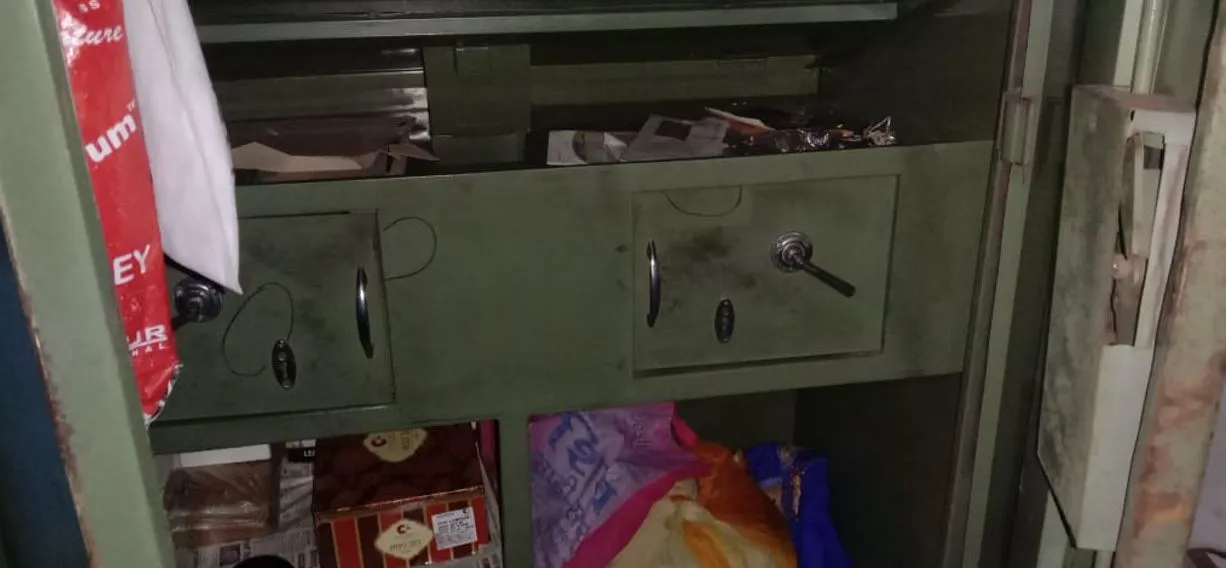 बरेली: पूर्व प्रधान के घर लाखों की चोरी, रिवाल्वर व कारतूस भी ले गए