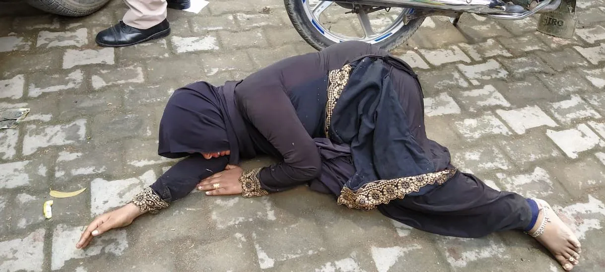 बरेली: गड्ढों में पलटा रिक्शा, बच्चे की दबकर मौत