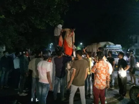 ब्रेकिंग न्यूज: हल्द्वानी कोतवाली के डिवाइडर से टकराकर पलटी कार, मची अफरातफरी
