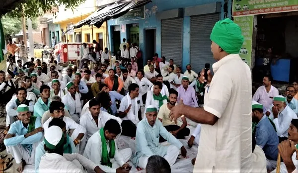 संभल: किसानों ने धनारी थाने का किया घेराव, उत्पीड़न करने का लगाया आरोप