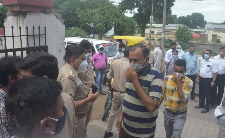 बरेली: अधिवक्ता के शरीर पर चोट के कई निशान, भाई समेत पर चार पर हत्या की रिपोर्ट