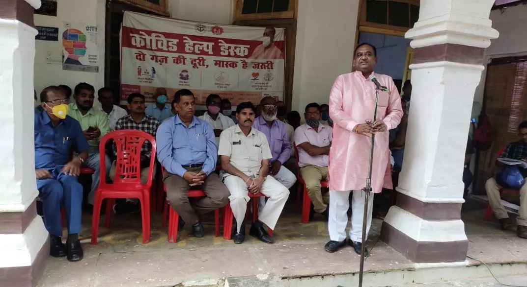 बरेली: शिक्षक महासभा का डीआईओएस कार्यालय पर धरना-प्रदर्शन