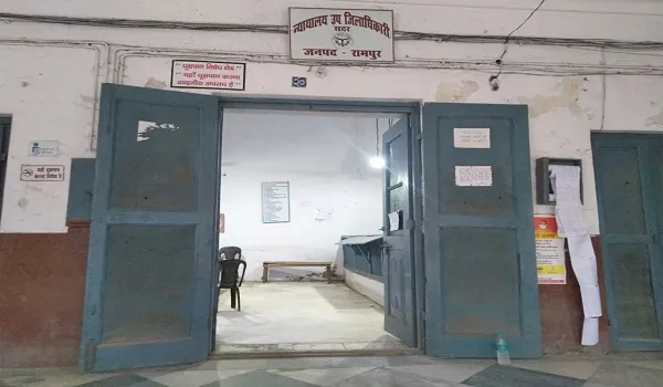 रामपुर: एसडीएम ने कोर्ट से बाहर निकाला तो भड़के वकील