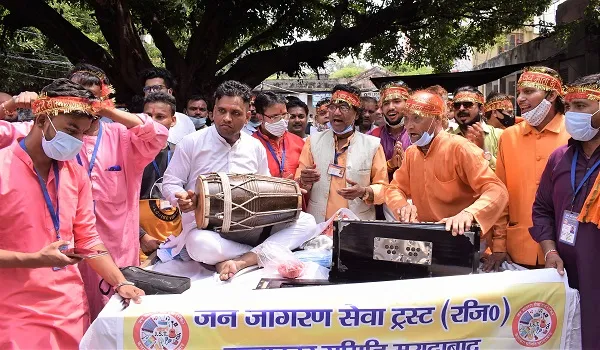 मुरादाबाद: धार्मिक कलाकारों ने किया अनोखा प्रदर्शन, रात्रि कर्फ्यू हटाने की मांग