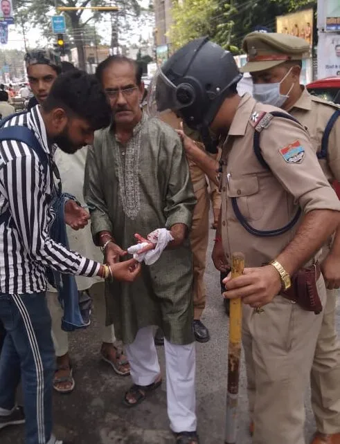 हल्द्वानी: मानसिक रूप से अस्वस्थ्य व्यक्ति ने महिला के जड़ा थप्पड़, बुजुर्ग पर बरसाईं ईंटें