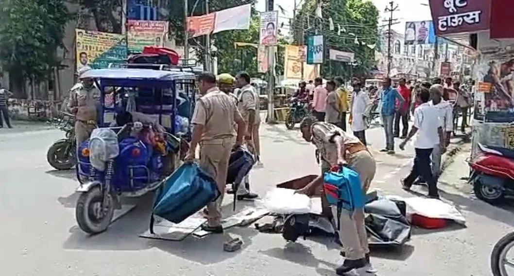 बरेली: किराया के विवाद में सड़क पर फेंका ठेले वाले का सामान