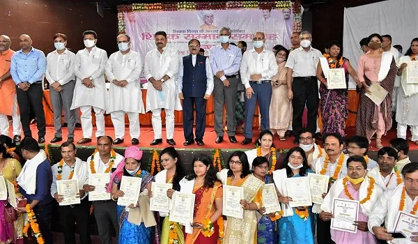 शिक्षक छात्रों को दें देश की एकता व अखंडता का मूलमंत्र : कैबिनेट मंत्री