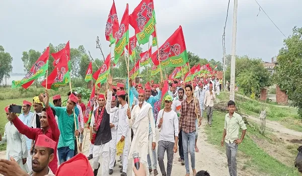 अमरोहा: सपाइयों ने निकाली गंगा पद यात्रा, भाजपा सरकार की किसान नीतियों पर साधा निशाना