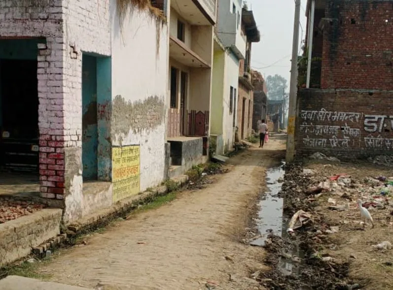 बरेली: कर्मचारियों की ड्यूटी में गोलमाल, गांवों को छोड़ बड़े अफसरों के बंगलों की कर रहे सफाई