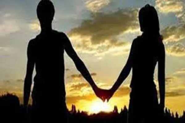 बरेली: घर से भागे दो नाबलिग प्रेमी जोड़ों को जीआरपी ने पकड़ा, परिवार को बुलाने के बाद करेंगे सुपुर्द