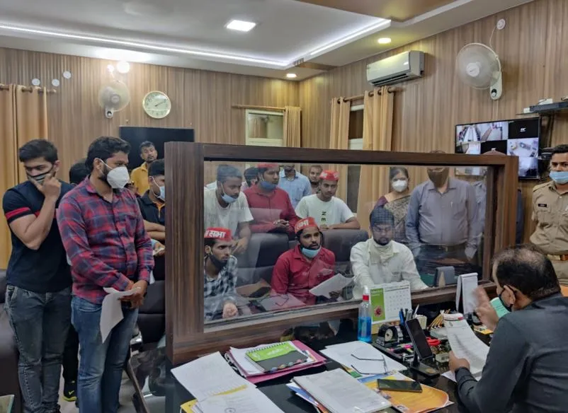 बरेली: शुल्क वृद्धि को लेकर सछास का प्रदर्शन