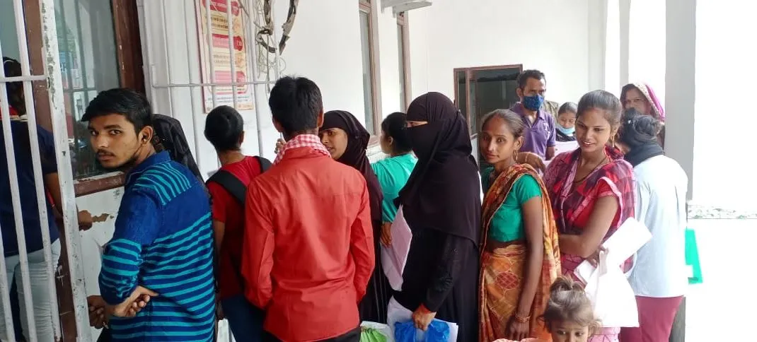 बरेली: घर बैठे आधार कार्ड बनवाने की सुविधा धड़ाम, लोग परेशान