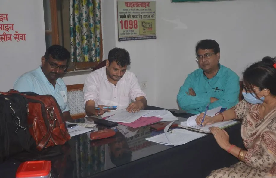 बरेली: घड़ी की दुकान पर व्यापारी बेच रहा था जहर, ढाई लाख की नशीली दवाएं बरामद